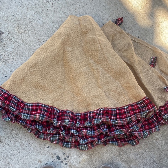 Other - Burlap tree skirt